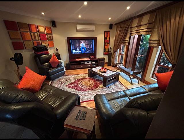 4 BEDROOM FREESTANDING FOR SALE IN RUIMSIG AH